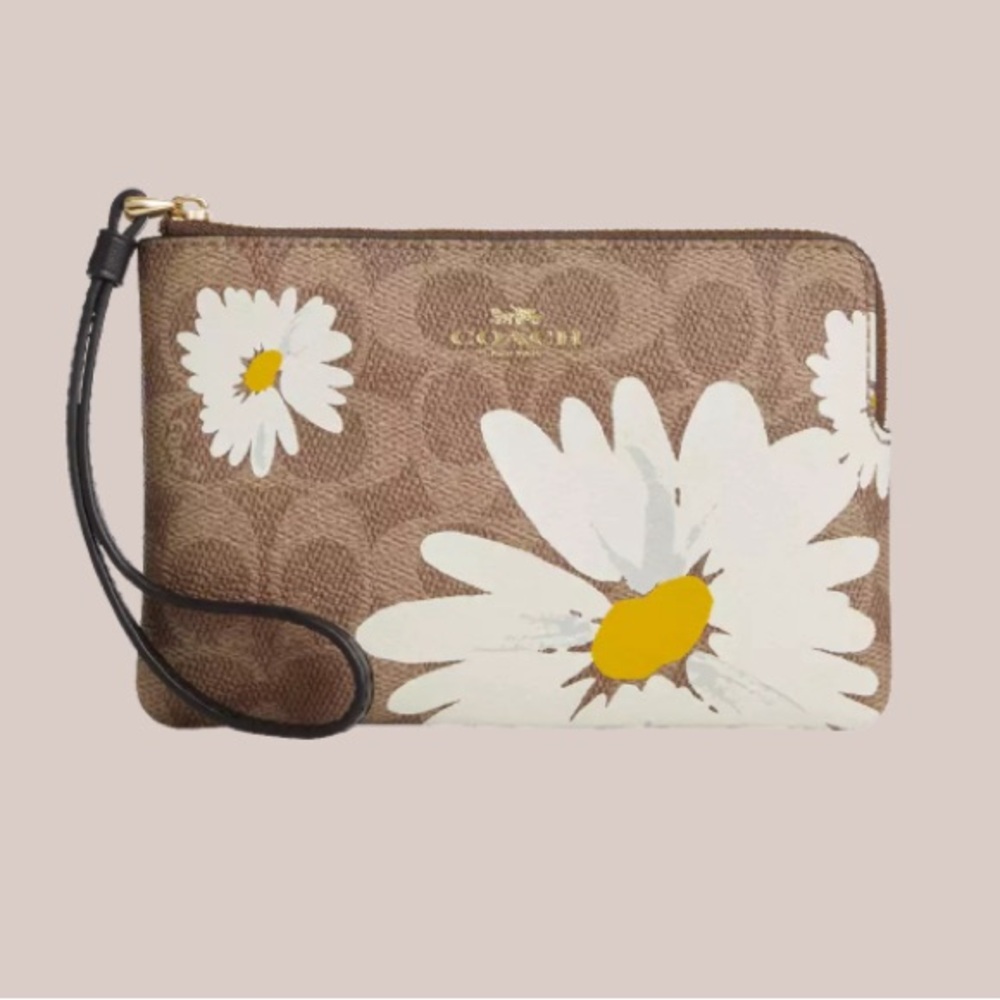 COACH Floral Print NWT Zip Side Wristlet! OUT OF STOCK.   EJ